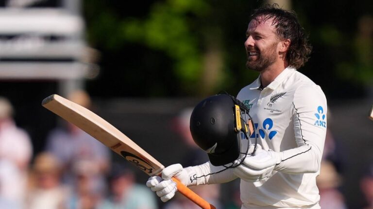 Blundell, Foxcroft and Smith give New Zealand vice-grip on Ireland Test – বেলফাস্ট টেস্ট: নাথান স্মিথের বিধ্বংসী বোলিংয়ে আয়ারল্যান্ডের বিরুদ্ধে চালকের আসনে নিউজিল্যান্ড